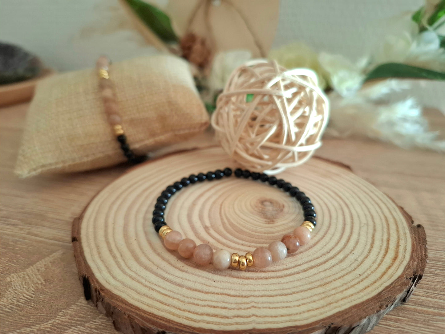 Pierre de Lune - Symbole de Féminité, Intuition et Équilibre Hormonal