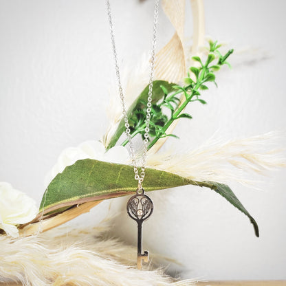 Collier "La Clé du Bonheur" – Élégance & Spiritualité